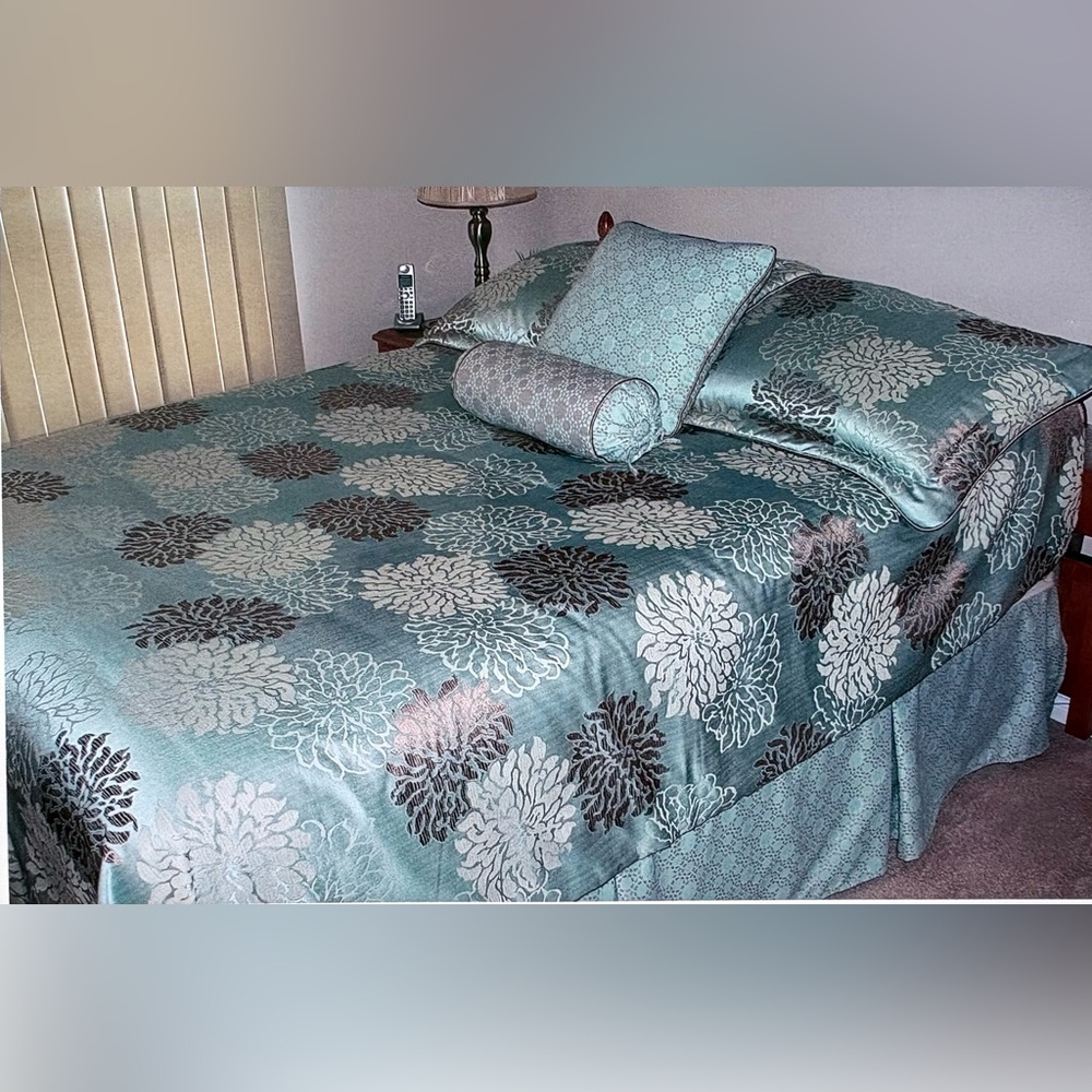 Elegant Floral Complete Bedding Set in Teal and Brown
